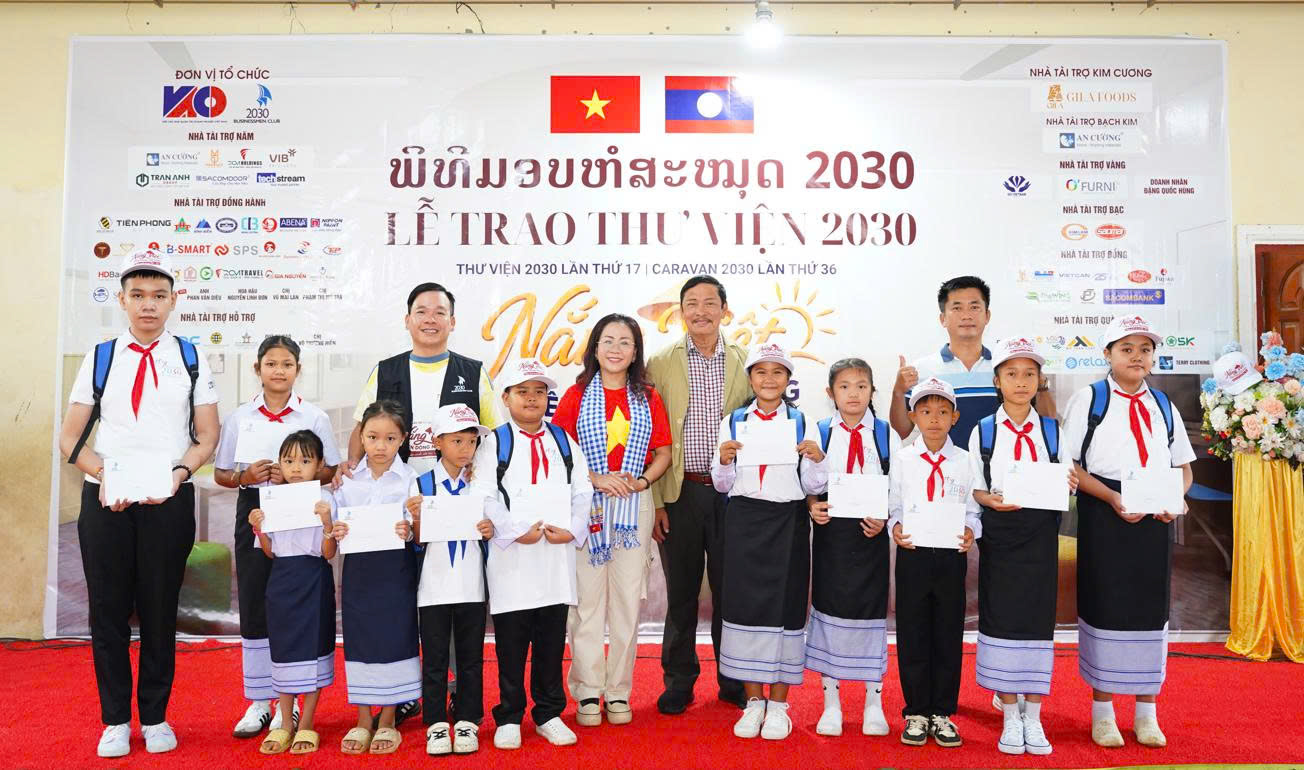 Nắng Việt trên dòng Mê Kông: Nối nhịp cầu hữu nghị Việt - Lào bằng trang sách và tri thức